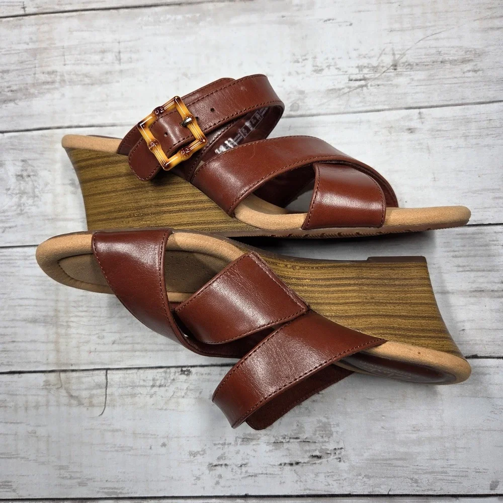 Clarks Collection Ultimate Comfort Wedge Sandal Women 10M Brown Leather Buckle